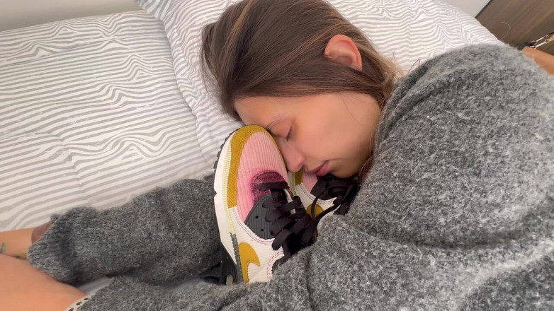 scarlettandc: Я гладжу себе і смокчу його, потім трахаю і кричу, як велика повія, я є
