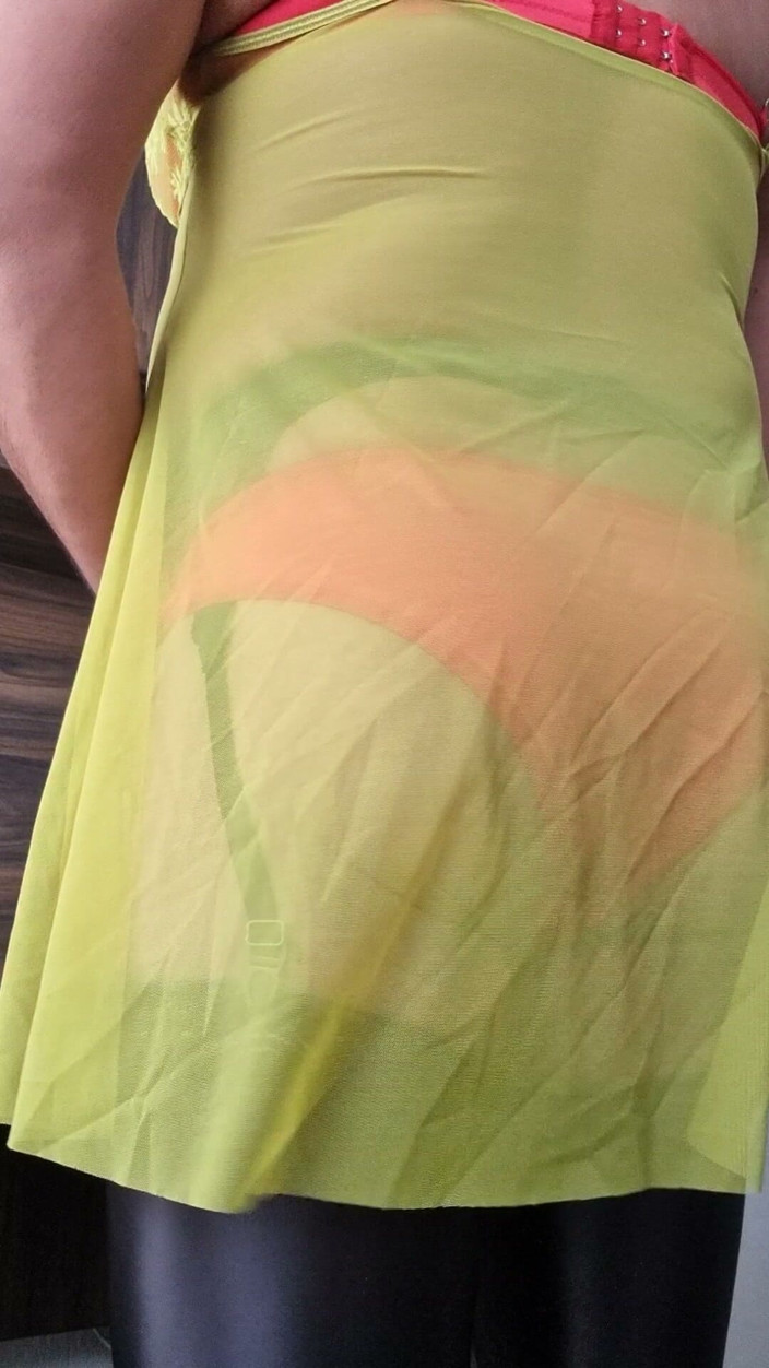 Sexy shinny clothes: Seksowna i sugestywna, przezroczysta lalka, czerwona bielizna