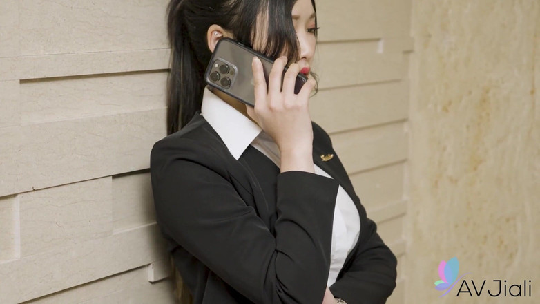 AV Jiali: Penny和她的办公室工作人员为了庆祝而迟到了，最后在床上