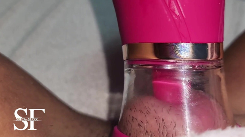 sofiasexxx: 新的成人玩具让我的阴户达到高潮