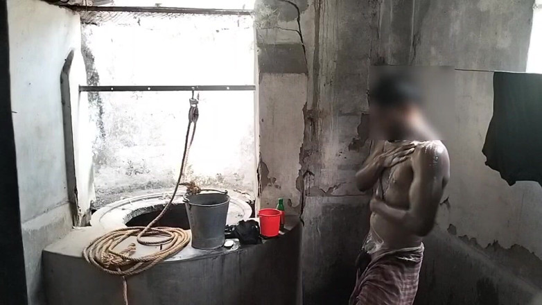 Desi Tits: Douche, première fois qu’un voisin baise un garçon avec un...