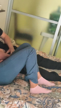 La mia amica Christian di 18 anni aveva bisogno di un assaggio di succo d'uomo, il suo ragazzo non sa niente di niente