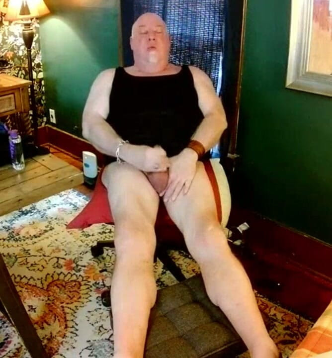 beardaddychub: Bearstepdaddychub дрочить і розмовляє з гарячим фанатом!