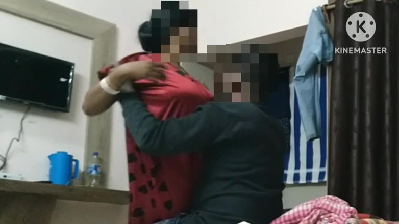 Priyanka Bhabi: seksi bangaali baudi hanimoon ka maja le rahi hai poora...