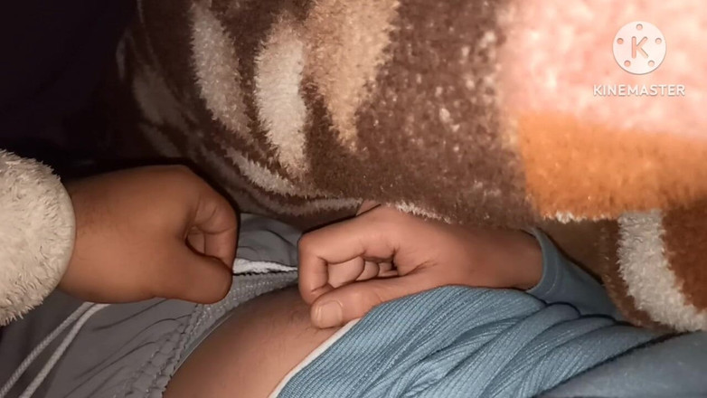 Desi__Panda: Omg mitbewohnerin großer monsterschwanz masturbiert erstmals