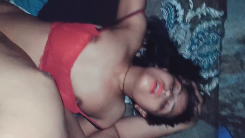 Hot Sis: Latika azgın yüz ve üvey erkek kardeş büyük yarak