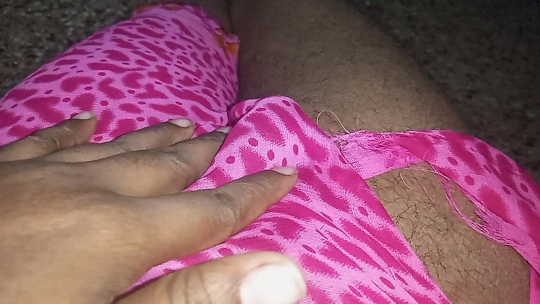 Hungry cliff: Desi Seluar dalam