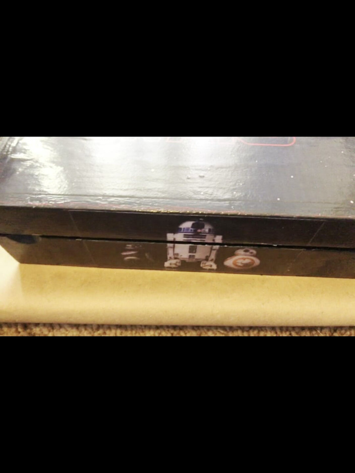 Suzy Wylde: Suzy Wylde एक निर्माता है जो कला और उपयोग योग्य वस्तुओं को बनाता है