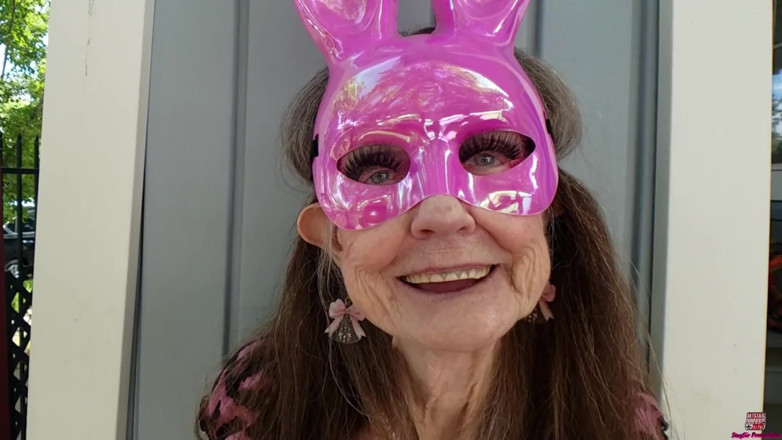 Sexy Sandra N Sir Christopher: Easter Bunny 2026 Anal złośliwiec
