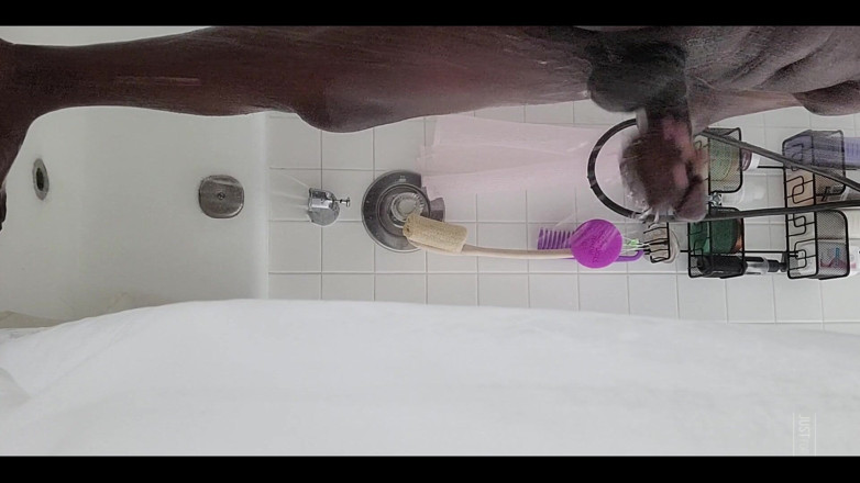 SirMaxxximus: Shower Fun