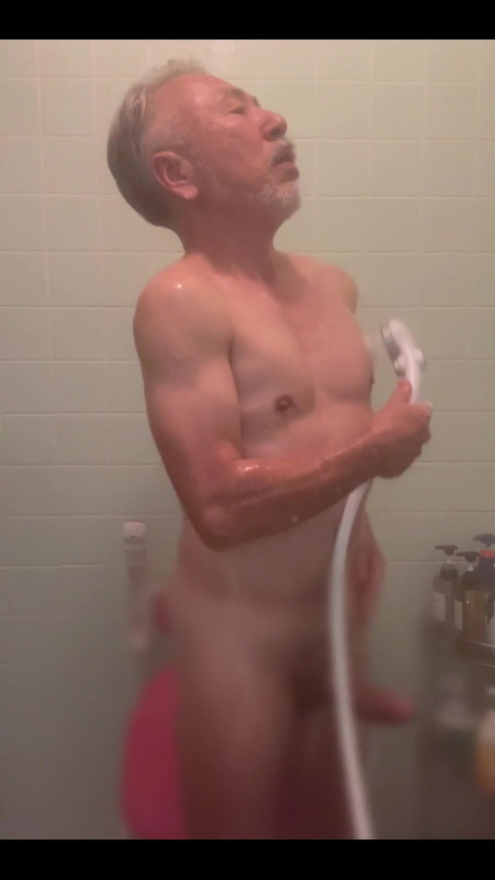 Japanese daddy: Душем