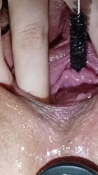 Sklavins gioca con il suo buco per il suo padrone! il buco deve diventare!