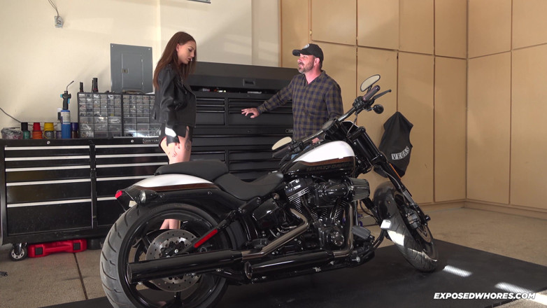 Exposed Whores Media: Si jalang biker Kendra Cole menghisap lelaki