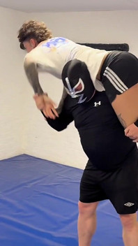 Kourtneyinked Vs Bertentangan Dengan Penunggang - Pertunjukan Wrestling Penyerahan