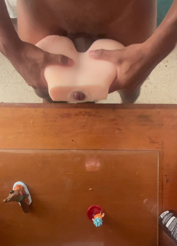 Black-2001: Nowy kąt odblokowany, patrzcie, jak pieprzę mojego fleshlighta moim wielkim...