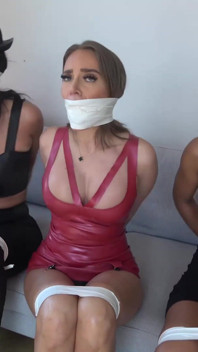 Emma, femeie latino & Courtney în: Poliție Blunder, acum toate sunt înregistrat, bandă wrap căluș și hogtied! (4k)
