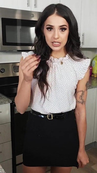 Sofie reyez realtor调情并吮吸大鸡巴 - 屁股崇拜和颜射