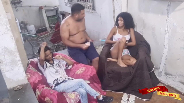 Karinamello: Un vecchio riesce a fare sesso con le sue due...
