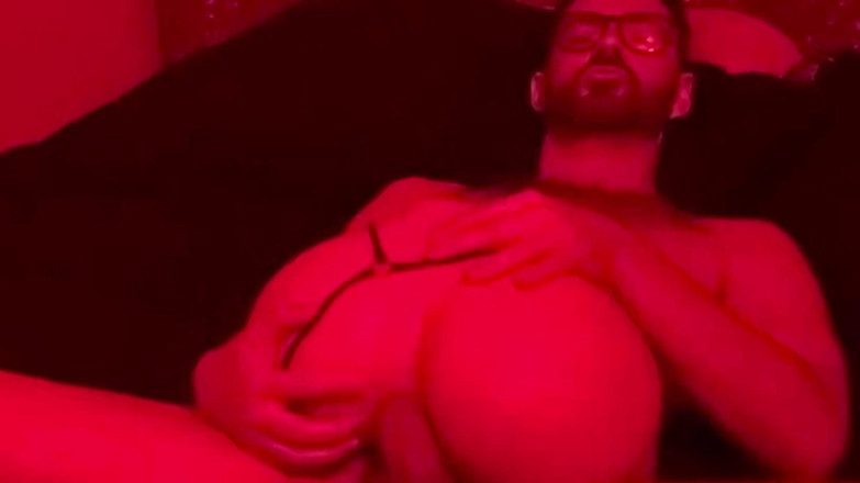 Doll Goon: Ce gros cul se fait baiser dans un quartier rouge