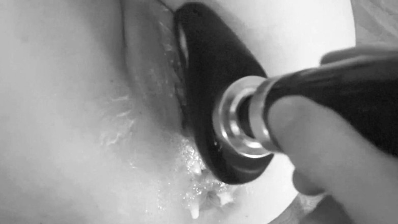 Bdsmlovers91: 用魔杖上的附件操她紧致的阴户 - 巨大的高潮和流着白浆的阴户 第一人称视角 性爱夫妇