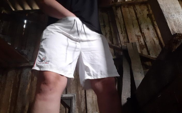 Lesbian-candys: Il villaggio si masturba in una stalla con i suoi...