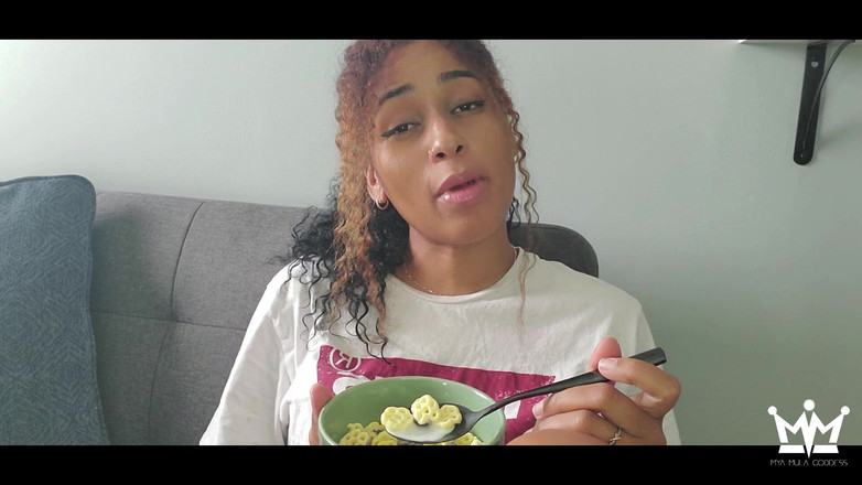 Mya Mula Goddess: Bratty reuzin verslindt je kleine vrienden, ben jij de volgende?