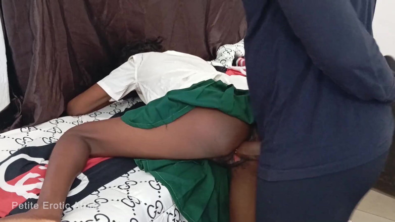 Petite Erotic Africa: Little Lovet Menunggang Dan Membuatkan Saya Pancut Pada Pantat Ratanya