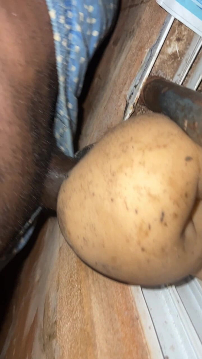 Bangcum8: Cewek sange ini lagi asik muasin memekku pakai mainan seks...