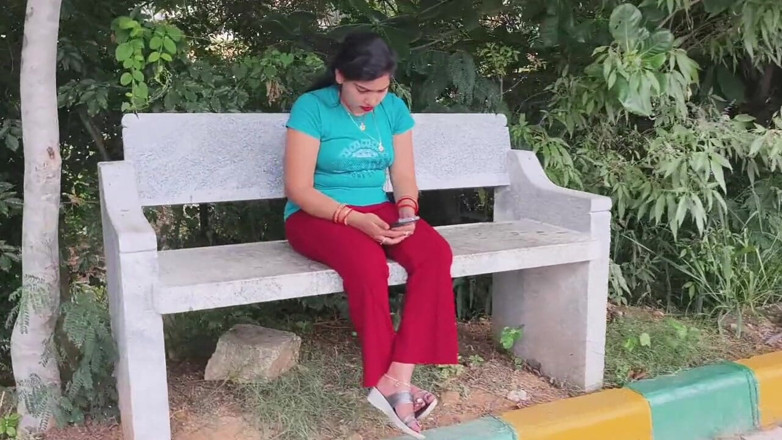 Sona bhabhi: Дружина Одіа дезі насолоджується зі своїм хлопцем у парку