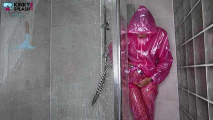 UKCuteGirl Lucy Lauren: Escorregadio rosa pvc chuveiro provocação: encharcado e estridente diversão