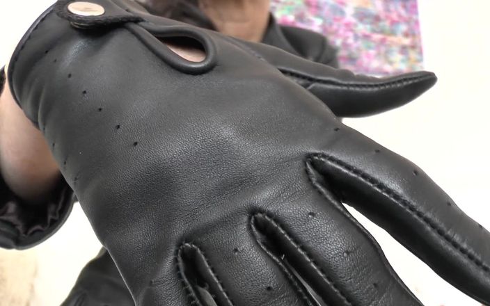 Lady Victoria Valente: Demonstratie van korte leren handschoenen en handschoenen snuiven pov, Lady...