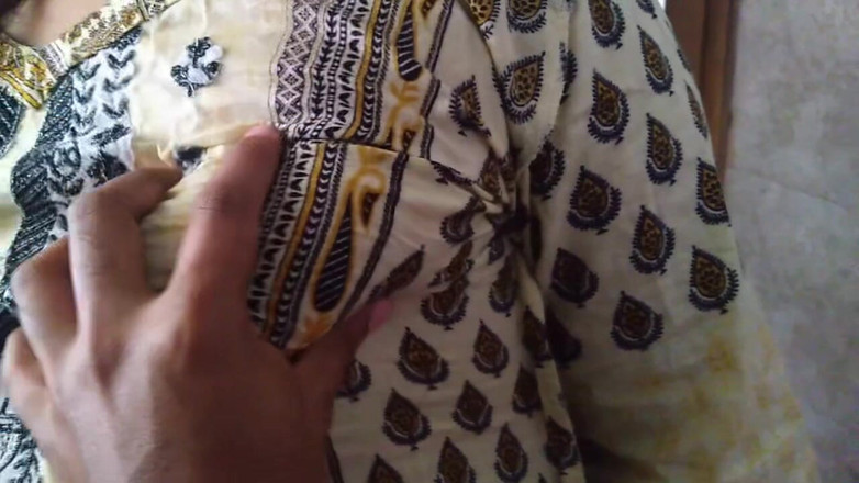 Aria Mia: Desi Bhabhi grov anal knullad av Devar i köket när...