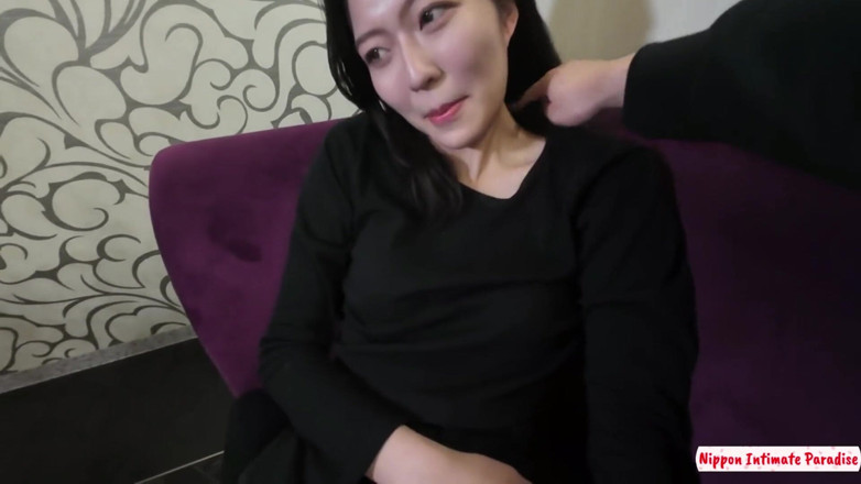 Studio Modern Shunga - JAV: Rostro de belleza completamente revelado en vista un juguete enorme...