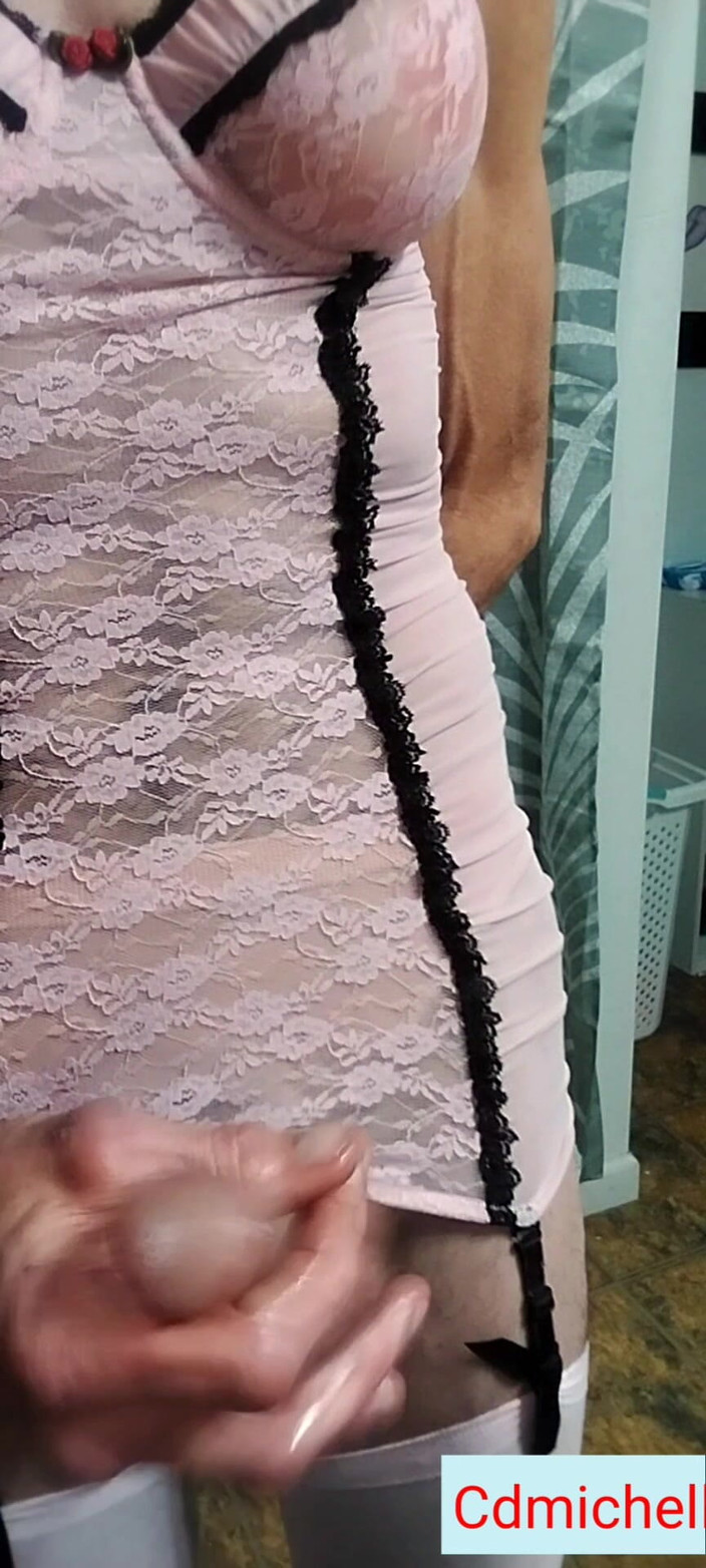 Crossdressers Cd Michelle wearing sexy lingerie: Cdmichelle lagi asik mainin kontol sampai dicrot di dalam banyak...