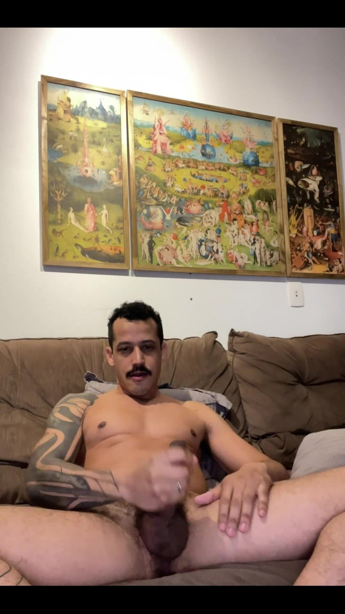 Pedro Surf: Buổi solo trên ghế sofa