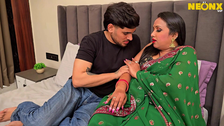 NeonxOTT: L'arrapato devar scopa una calda indiana india appena sposata