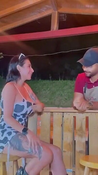 Un străin mă fute într-un bar - Jenifer Play