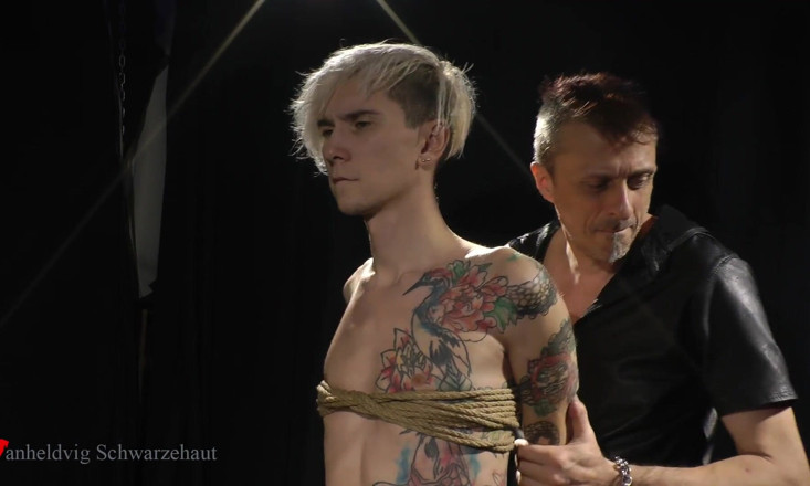 Wanheldvig: Nicky bondage up in rings fhd