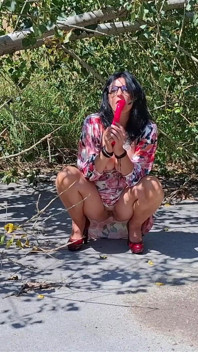 Milf puta foi pega orgasmo na floresta