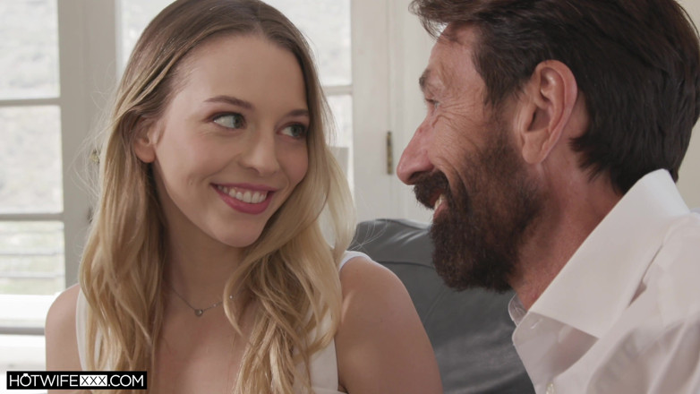HotwifeXXX: Urocza wspólna żona Lily dostaje doświadczenie