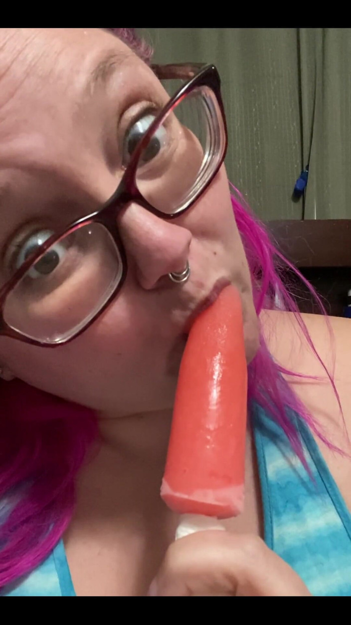 Sara Star: Linge-o ca un popsicle