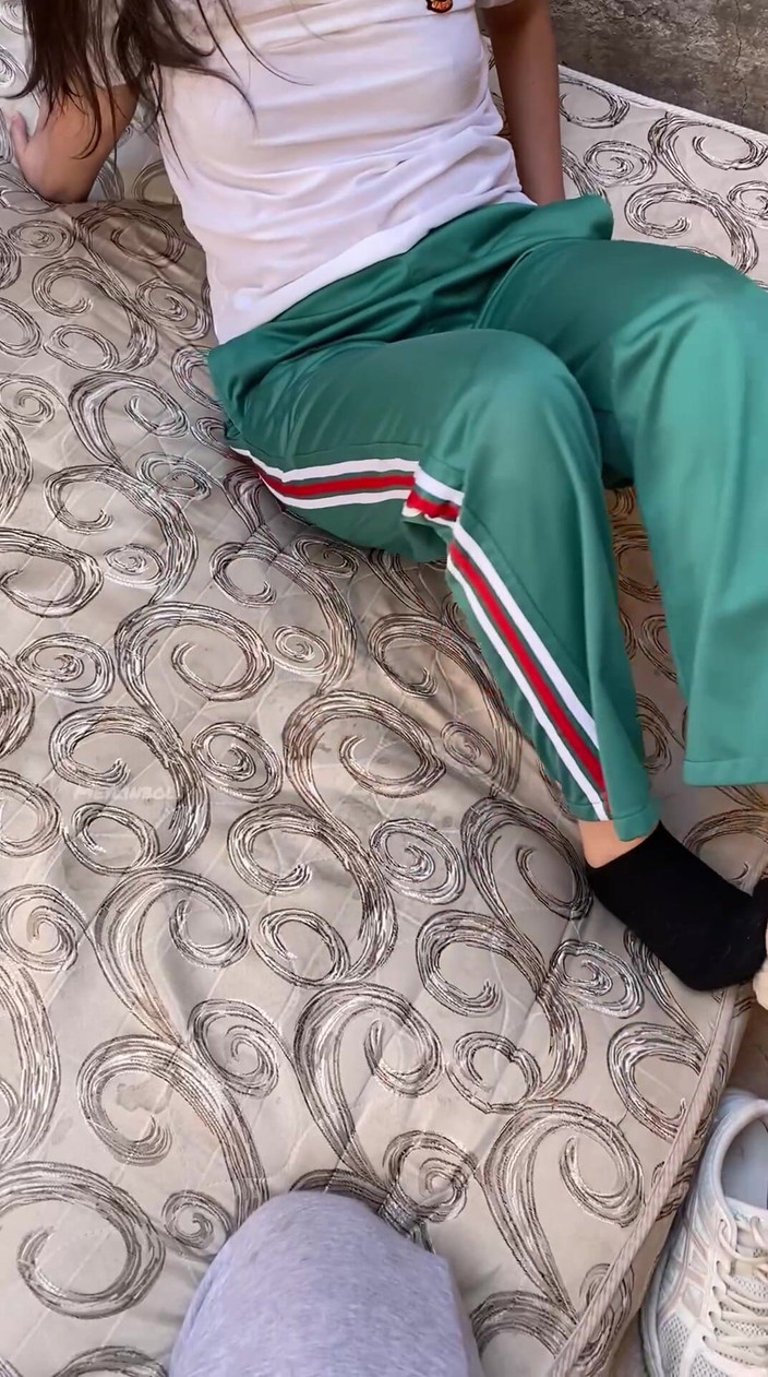 MeylinBoli: Une écolière se déshabille à l’école et se fait baiser par son...