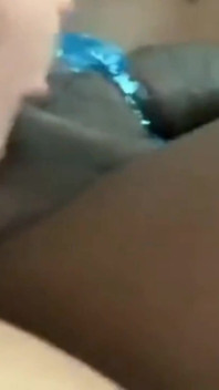 Розкинувшись, облизуючи його дупу, смокчучи його великі яйця