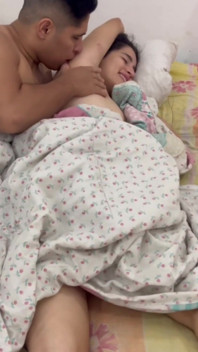 Quiere Descansar Aunque Se Hace De Lado Para Darme