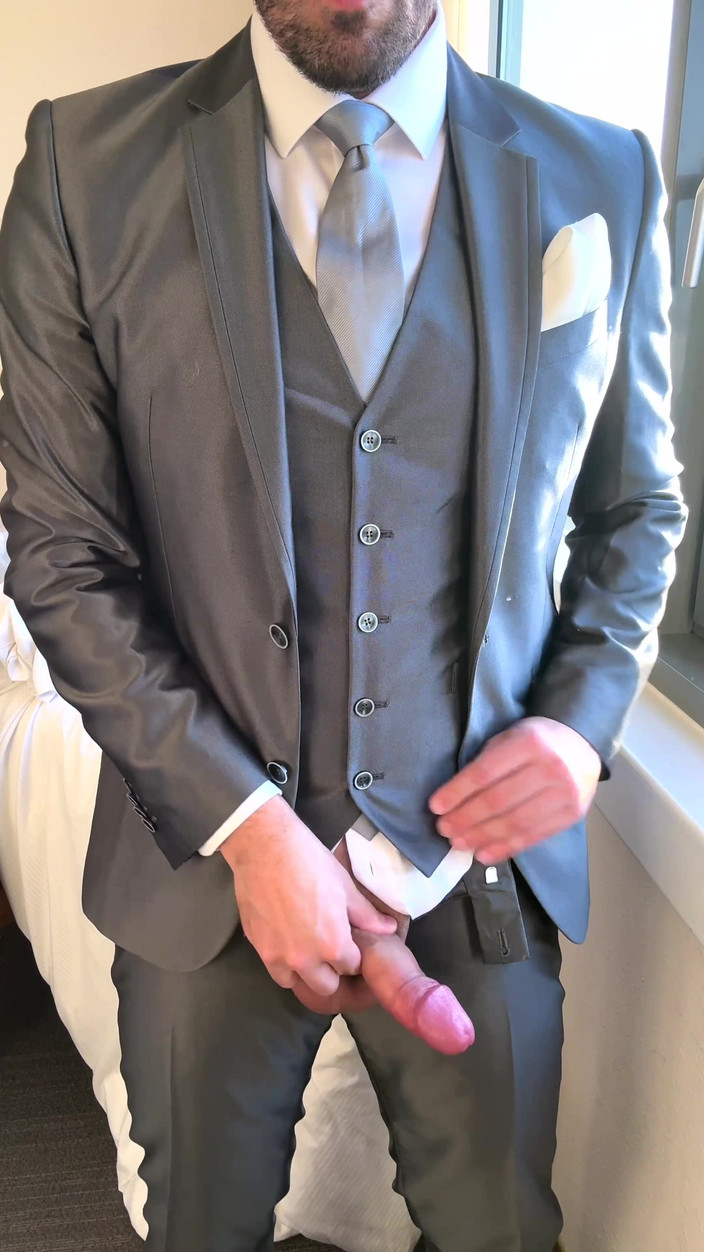 Master Shiny Shoes: 新郎在酒店房间手淫