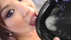 Darkko: Adorabilă gagică asiatică care suge două pule dure