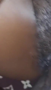 La ragazza a banana che mi ha chiesto di scopare il suo succo e la figa bagnata gocciolante nella mia stanza del patrigno