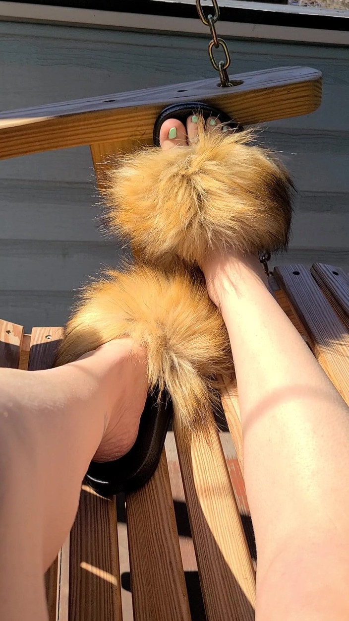 Raven Willow: Spring Feet Furry Slides