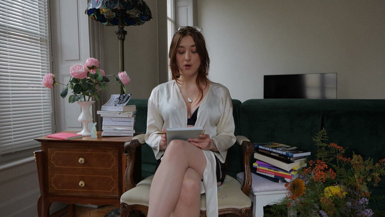 Madelaine_Rousset: Interpreta a JOI, el complaciente.