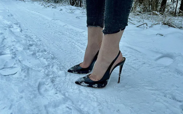 Julia domaina: Black Classic Stiletto High Heels with No Back, 12 Cm Heels...